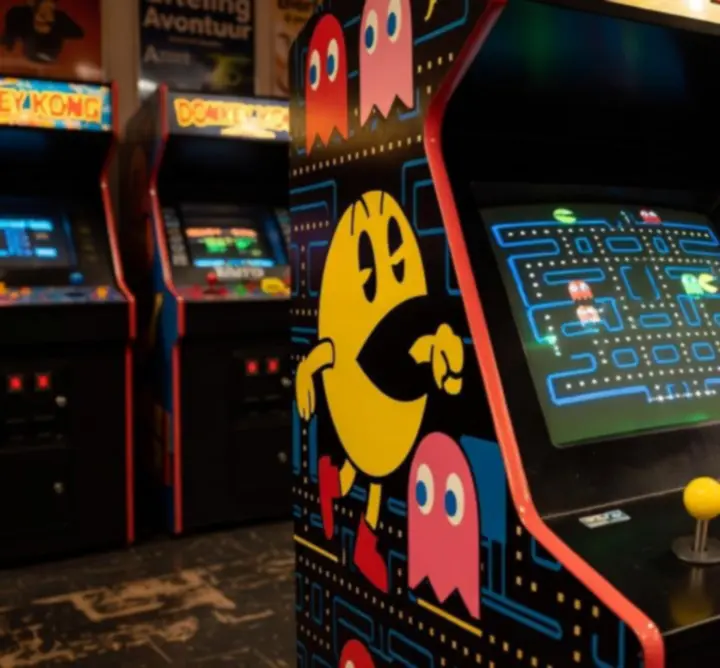 Klassieke Pac-Man retro arcade kast in de Retro Gaming Zone